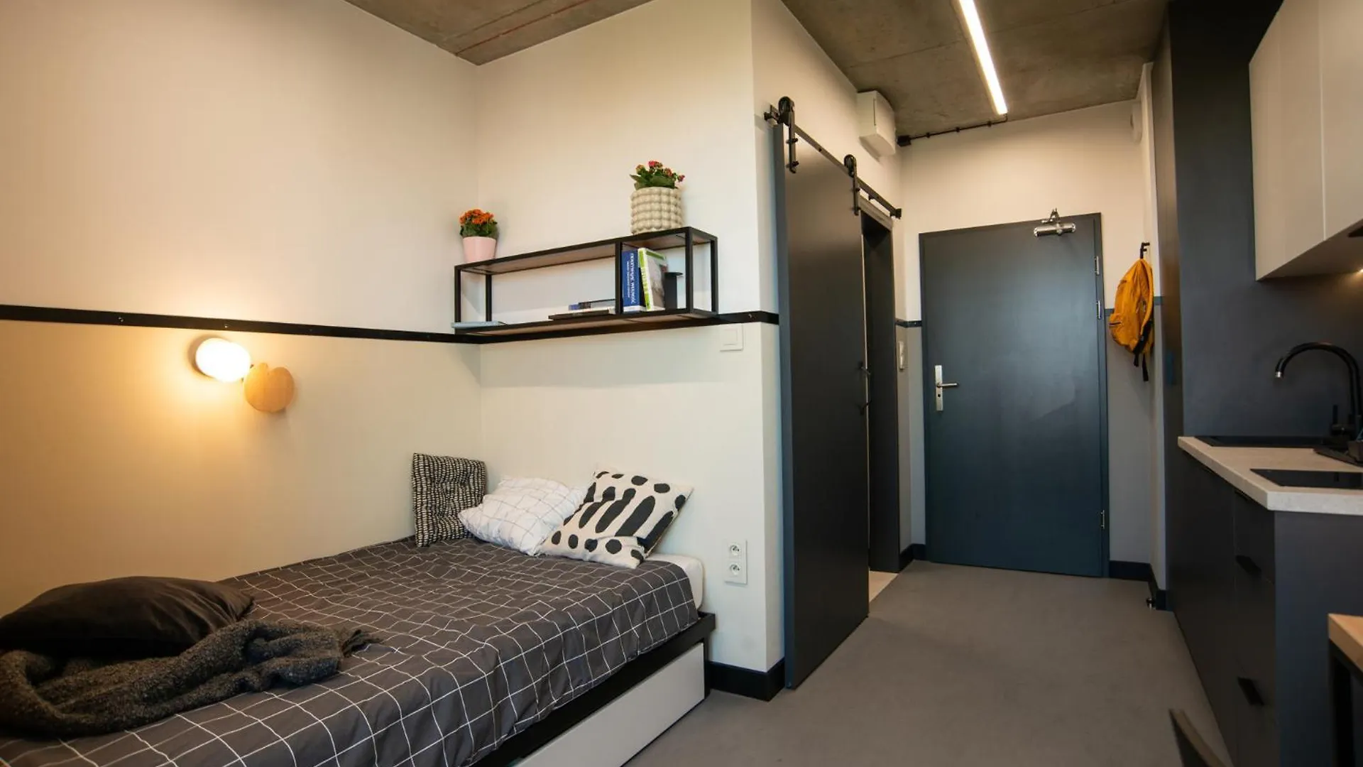 Ht Nest Coliving Apartment Warsaw Poland